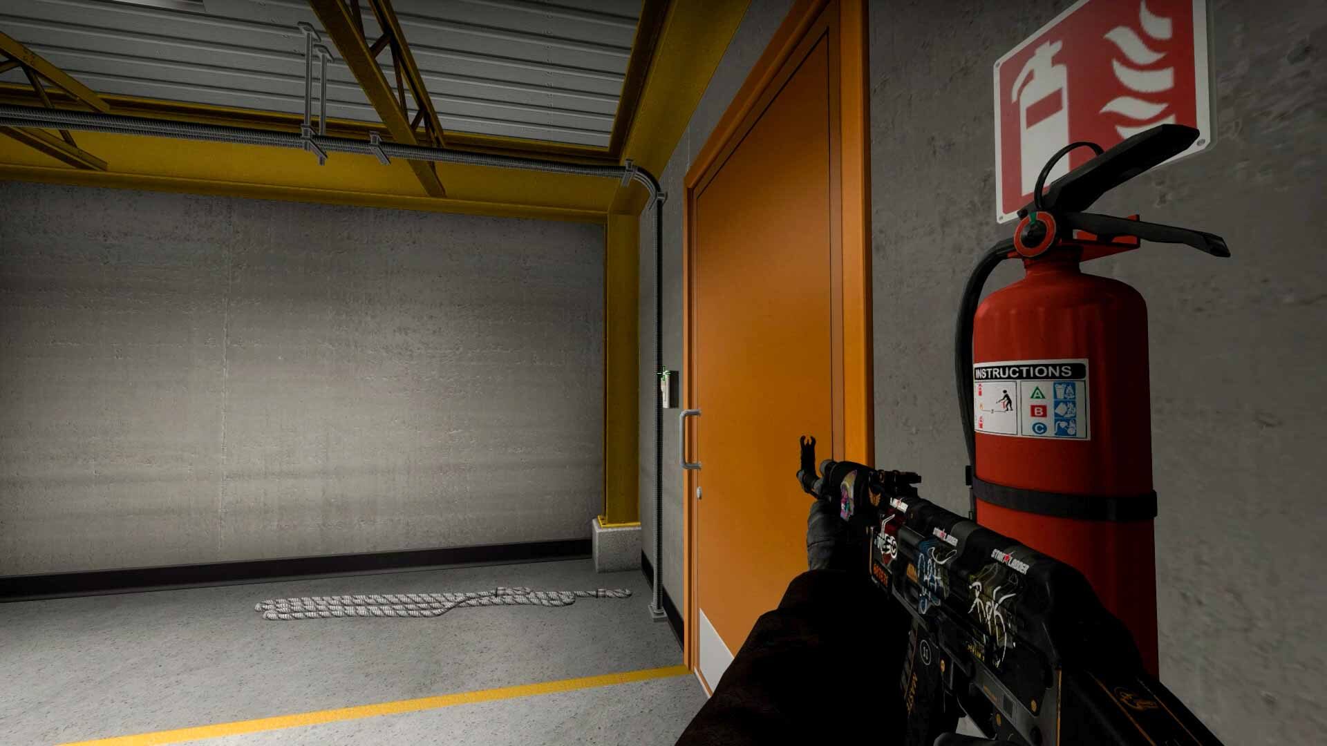 csgo nuke, T player listen for information squeaky door on Nuke